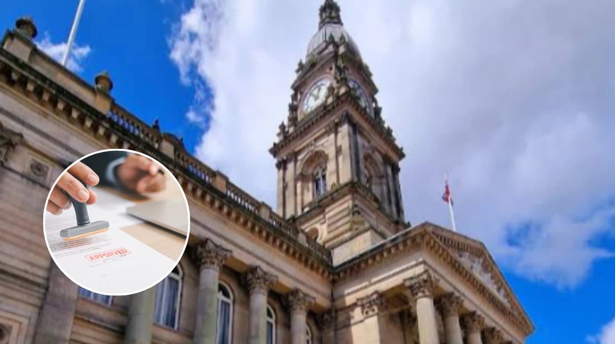 Fence Dispute in Westhoughton: Bolton Council Approves Retrospective Plan